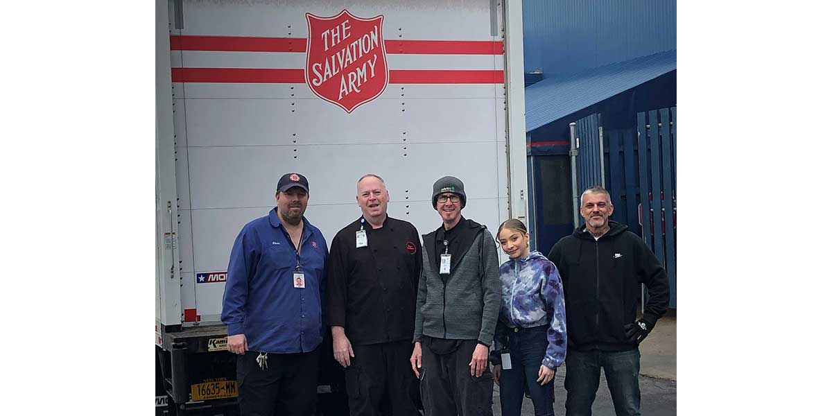 Hamburg Gaming team donating food to Buffalo, NY Salvation Army